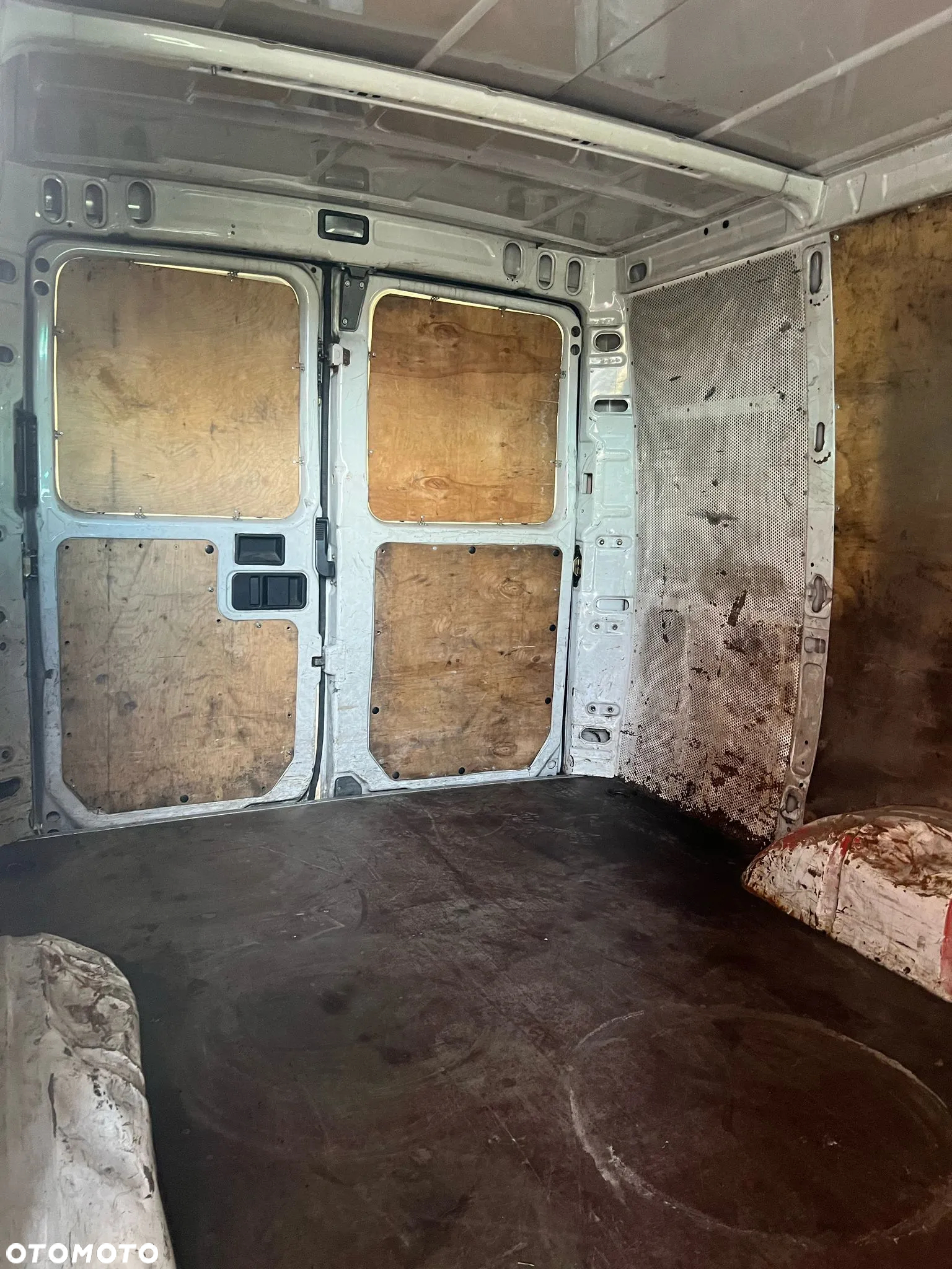 Iveco DAILY 35S14 - 18