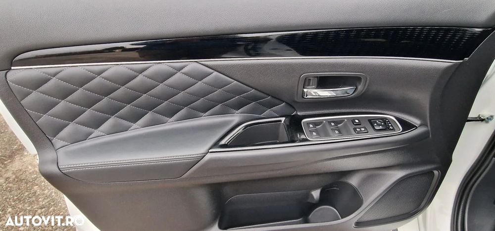 Mitsubishi Outlander 2.4 4WD Plug-In Hybrid Diamant+ - 23