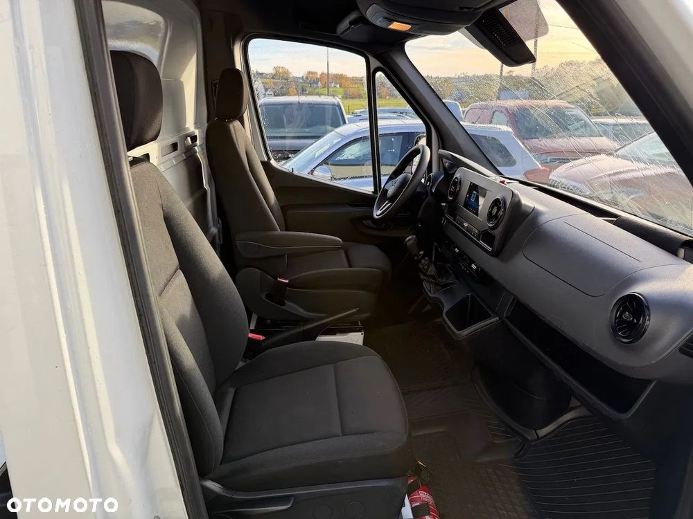 Mercedes-Benz Sprinter - 10