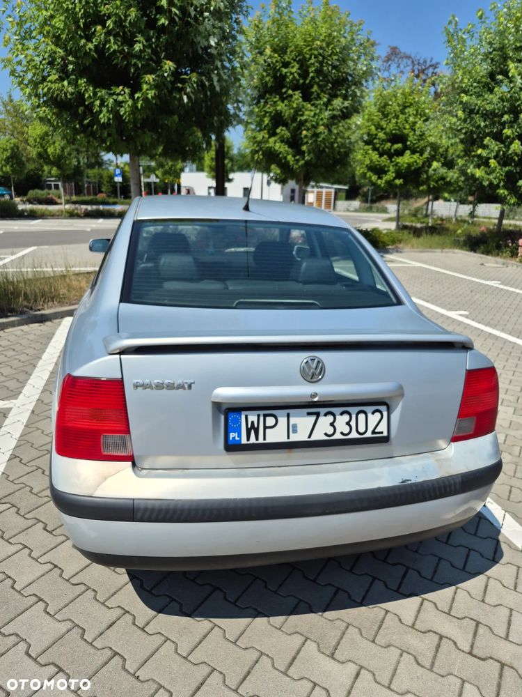 Volkswagen Passat 1.6 Comfortline - 5
