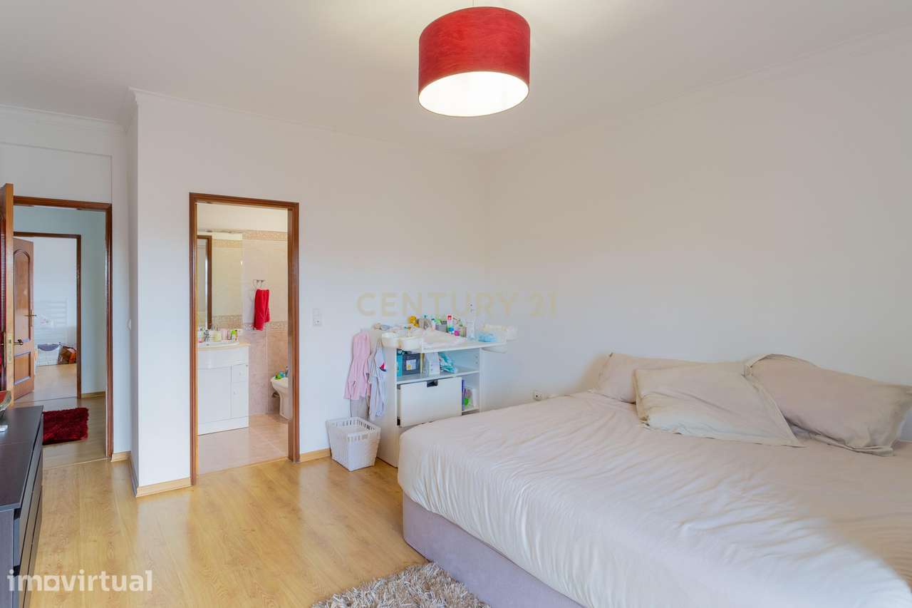 Moradia Geminada T5 – 243 m² | Lote 375 m² - Grande imagem: 5/40