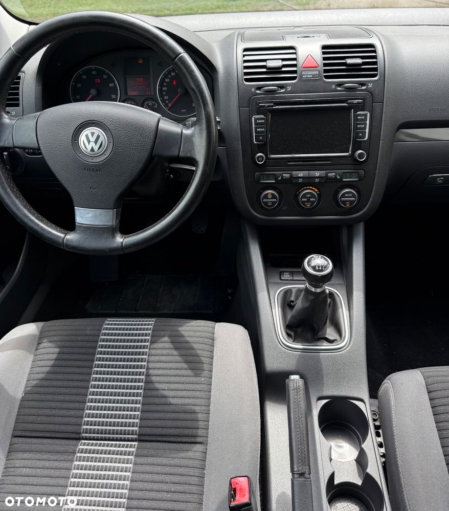 Volkswagen Golf - 5