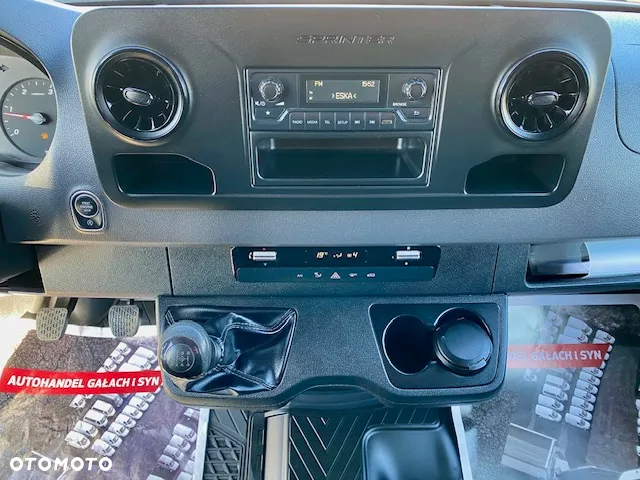 Mercedes-Benz Sprinter - 11