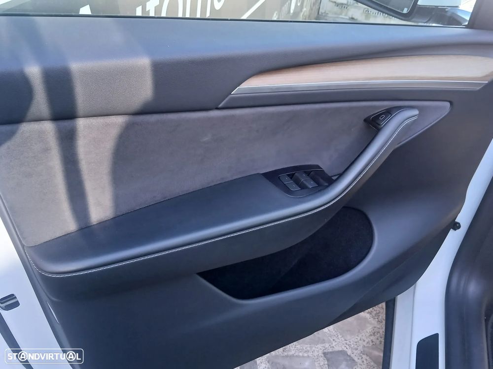 Tesla Model Y Performance Tração Integral - 28