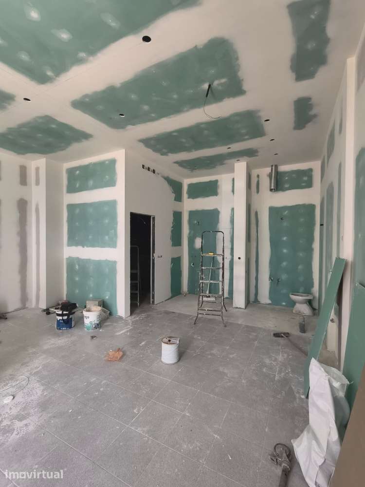 Apartamento T0 RENOVADO com vista desafogada - Grande imagem: 2/11
