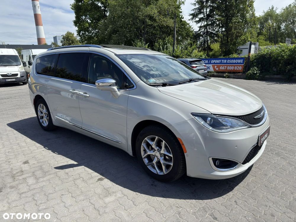 Chrysler Pacifica - 2