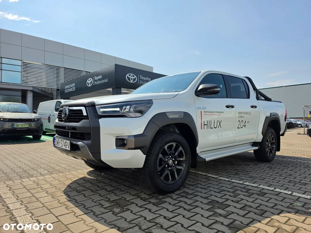 Автомобиль с ДВС Toyota Hilux 2.8 D-4D mHEV Double Cab Invincible 4x4 (2025)