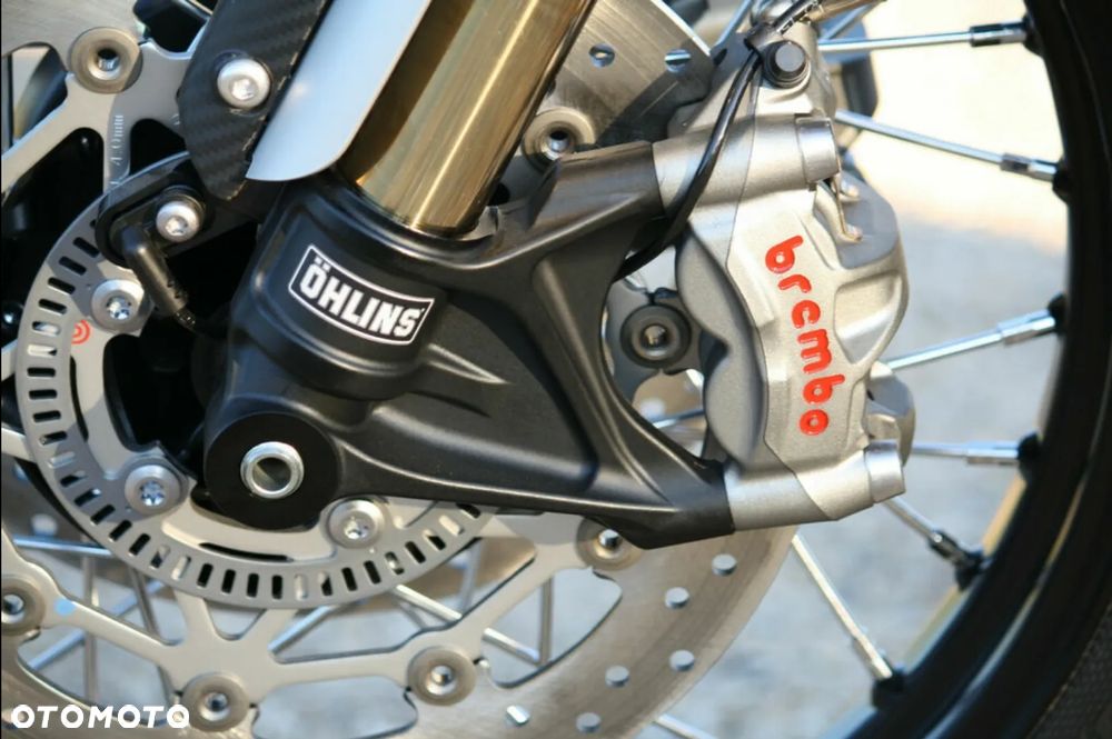 Triumph Bonneville Bobber - 12