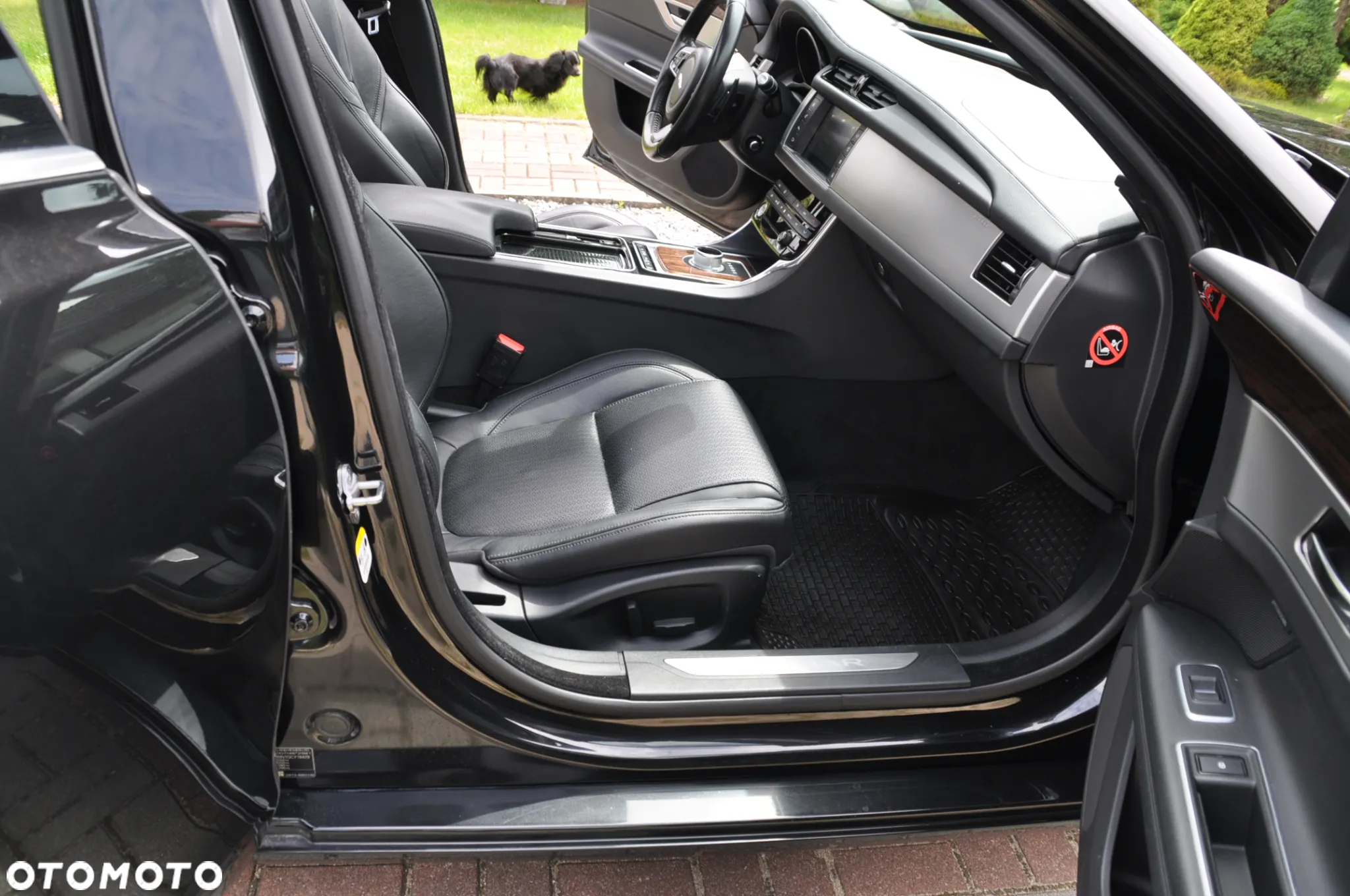 Jaguar XF 20d Sportbrake R-Sport - 25