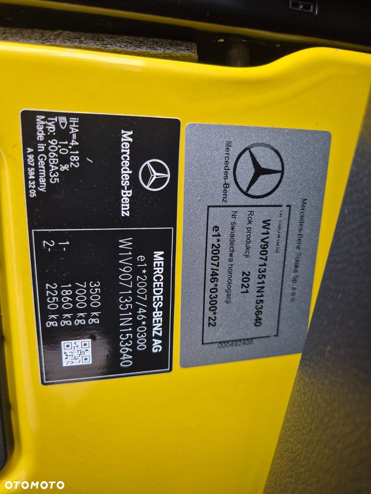 Mercedes-Benz Sprinter - 24