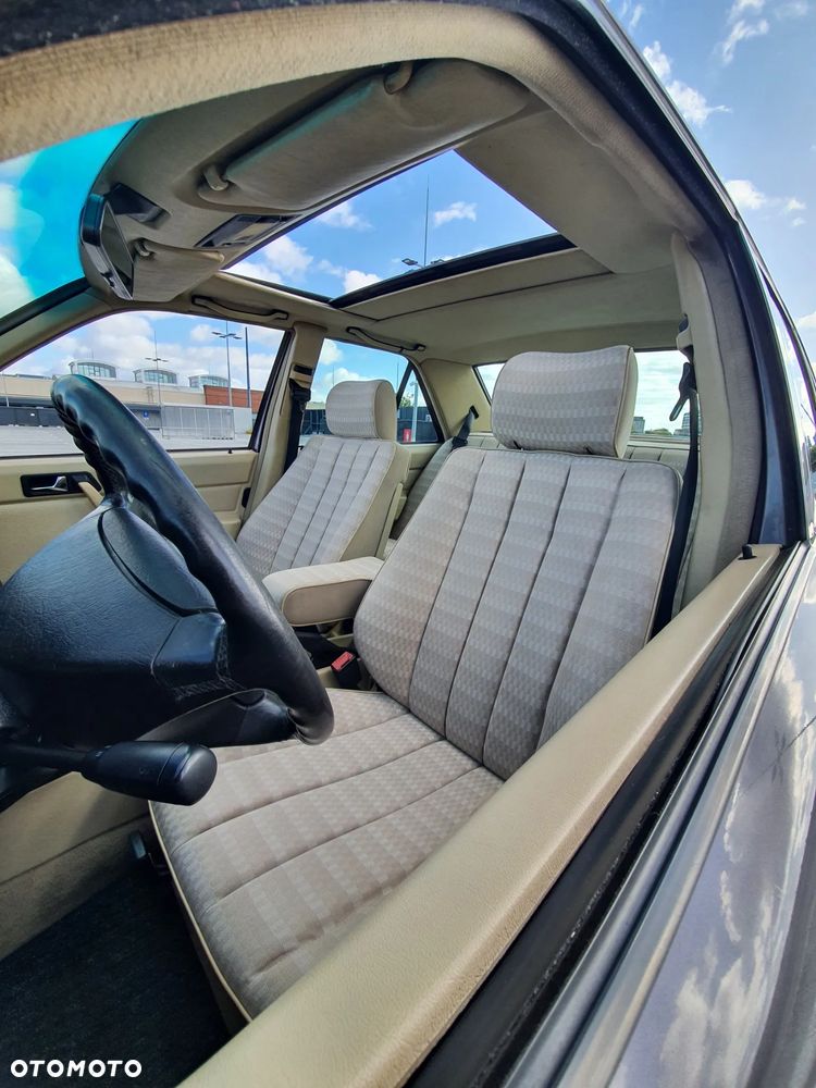 Mercedes-Benz W201 (190) - 18