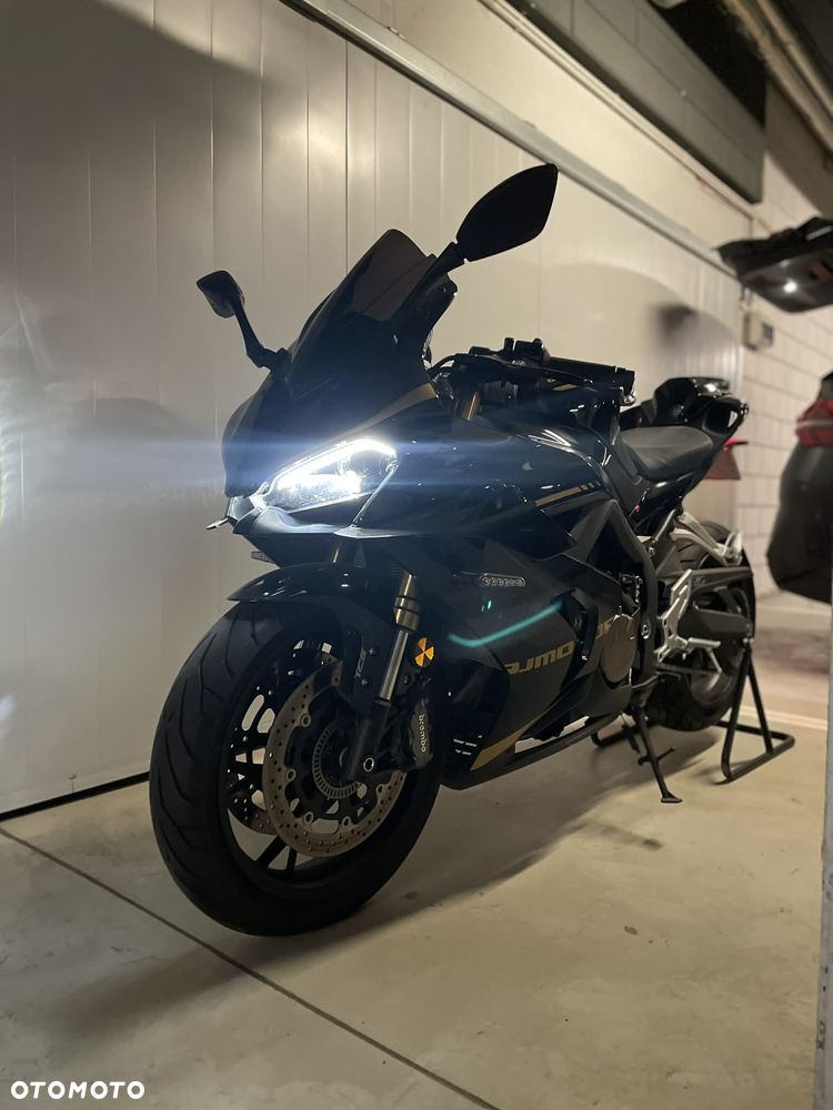 QJMOTOR SRK 800RR - 1