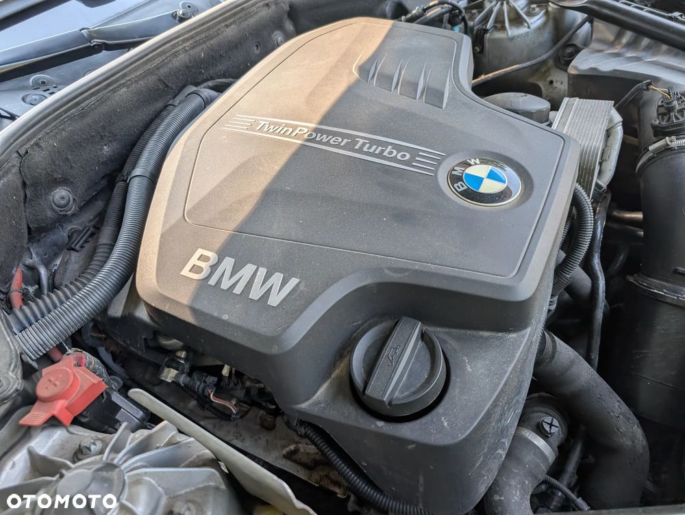 BMW Seria 5 528i xDrive Luxury Line - 17