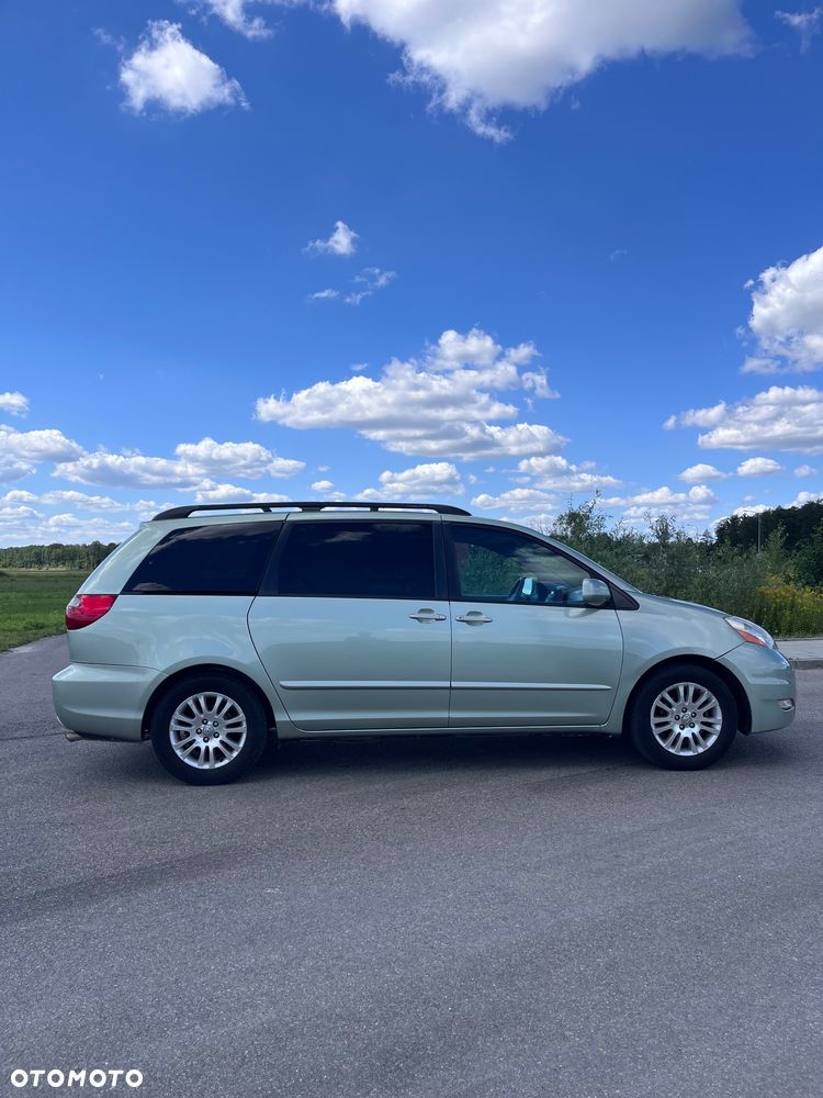 Toyota Sienna - 7