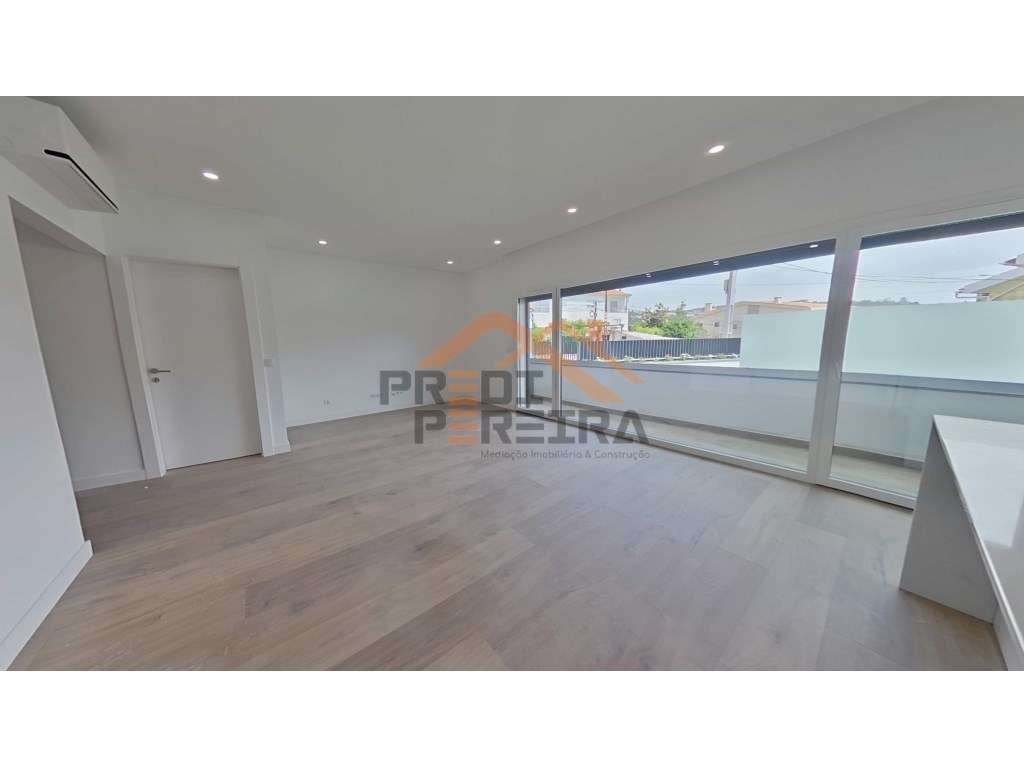 Situado no centro de Caneças, magnífico apartamento T3 com terraço ... - Grande imagem: 3/43