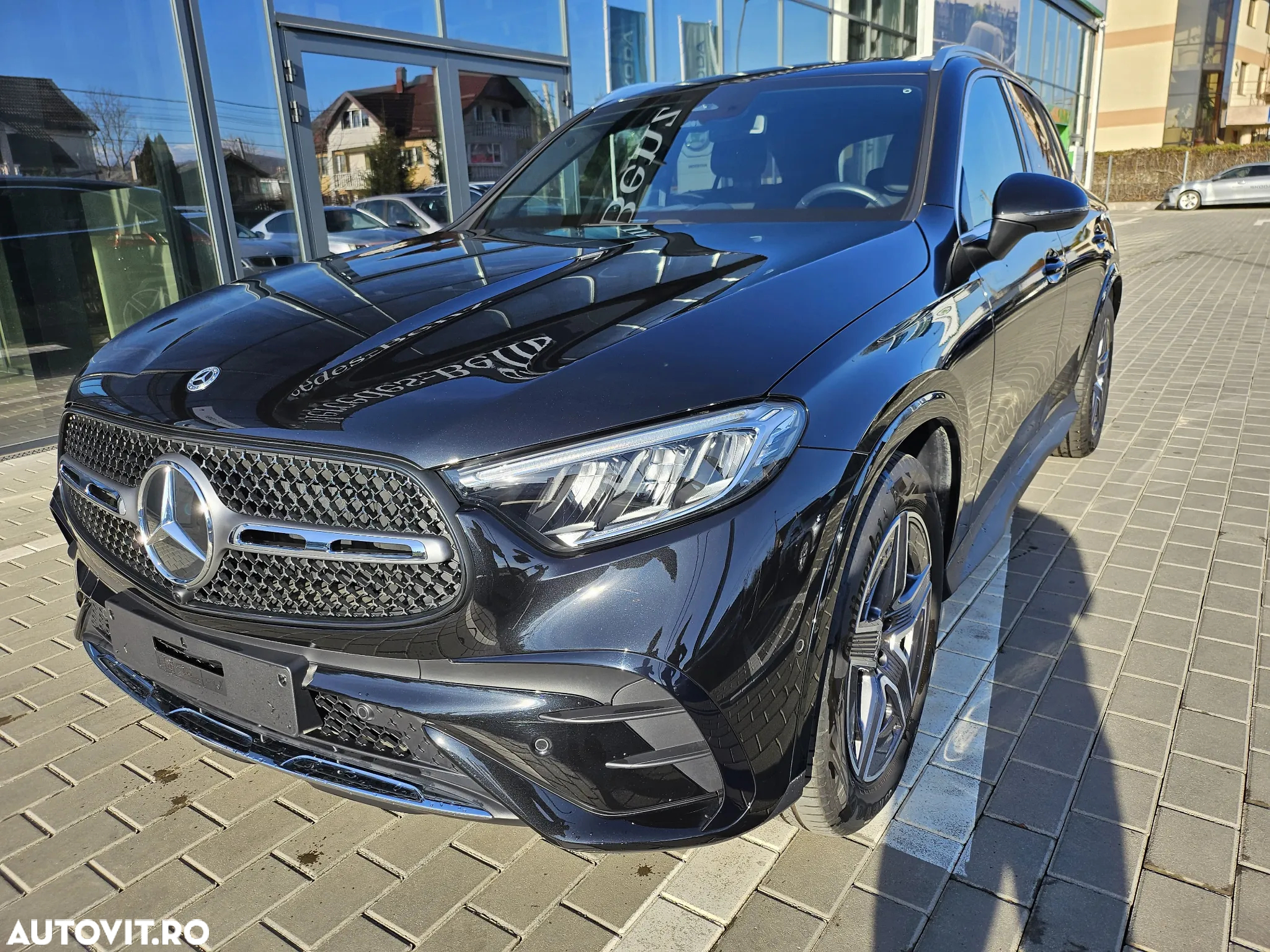 Mercedes-Benz GLC 300 4Matic 9G-TRONIC AMG Line Advanced - 3