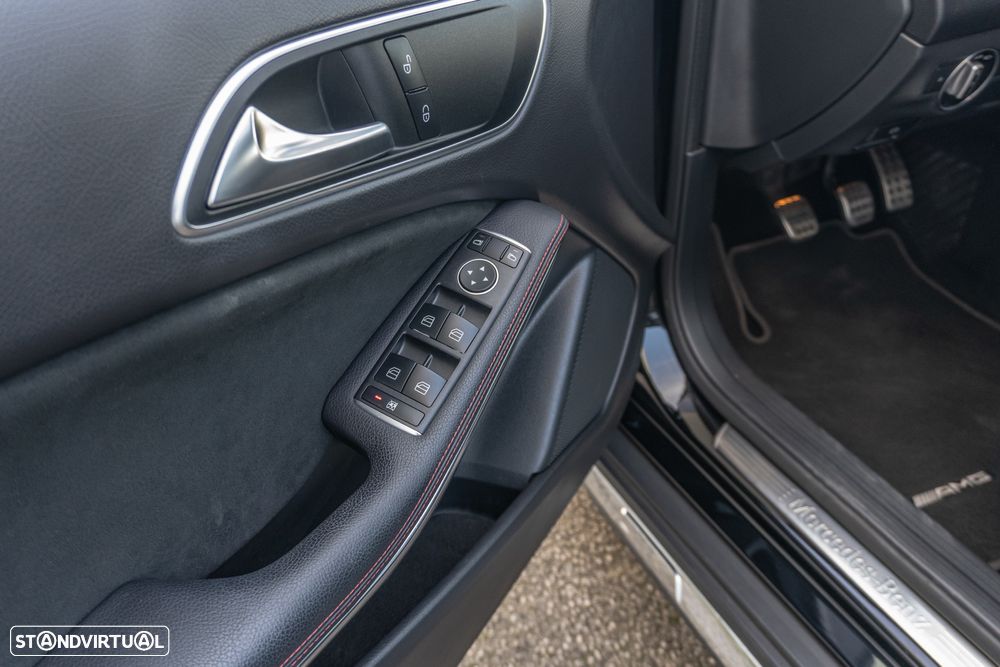 Mercedes-Benz GLA 180 AMG Line - 15