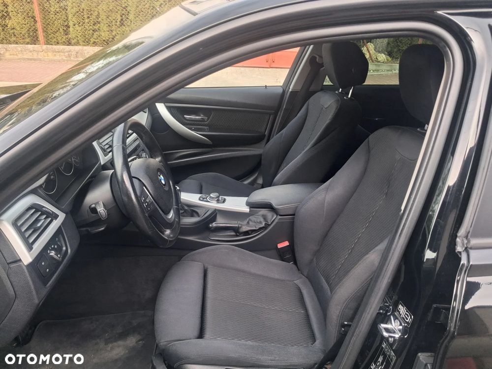 BMW Seria 3 318d Sport Line - 11