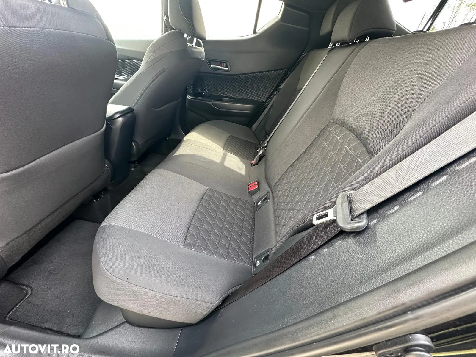 Toyota C-HR 2.0 HSD 184 CP 4x2 CVT Classy Bi-Tone - 19
