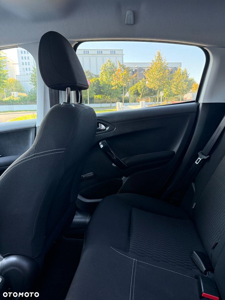 Peugeot 208 1.2 PureTech Style - 9