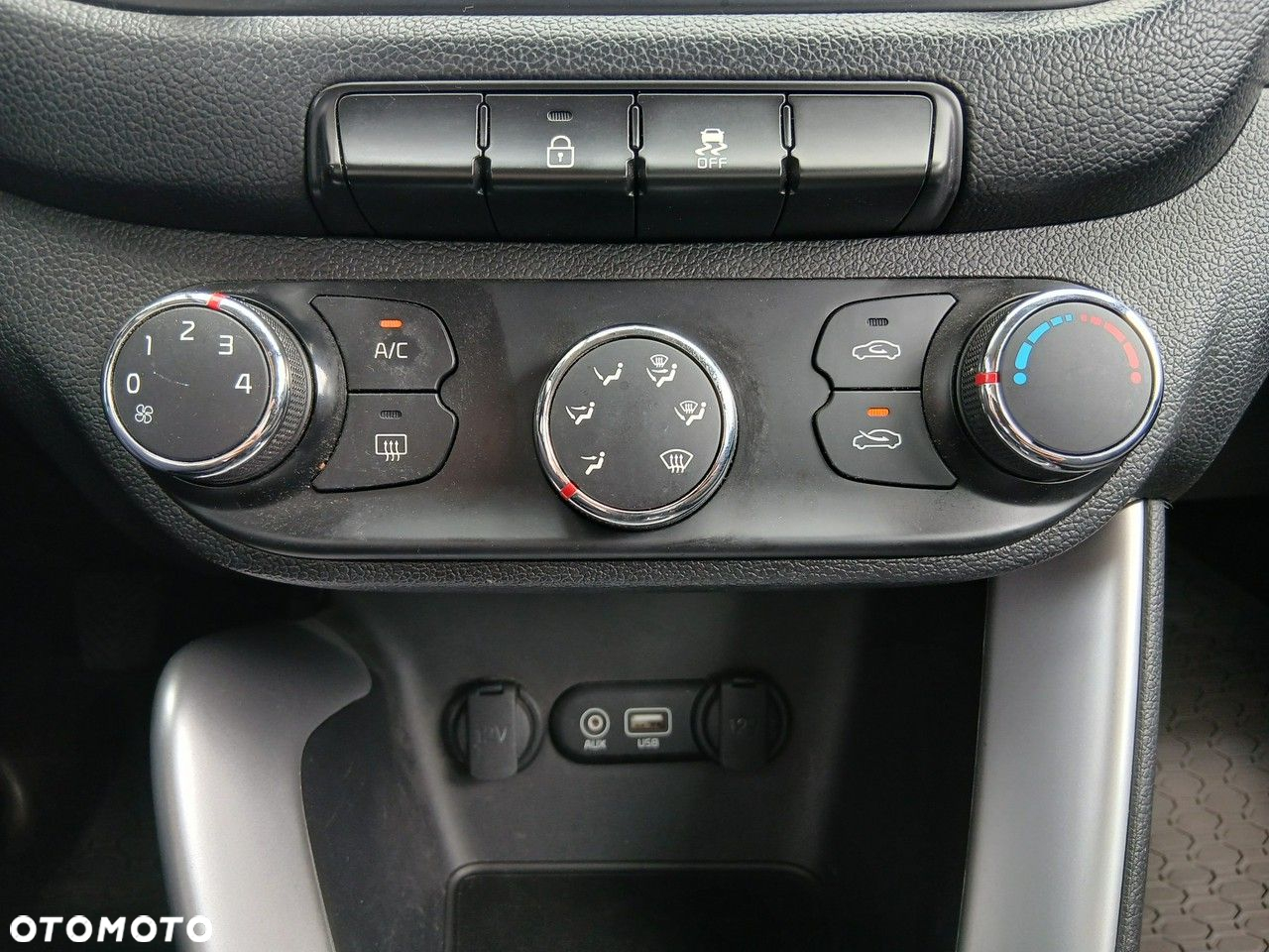 Kia Ceed - 28