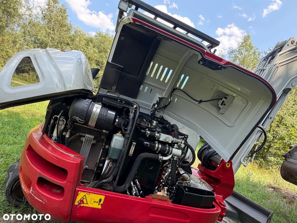 Takeuchi TB 260 Japońska Koparka Gąsienicowa 6 ton. Szybka maszyna i potężna moc. jak Nowa z Salonu 2020 rok. Niski Przebieg-2800mtg. KLIMATYZACJA. Nagłośnienie. Łyżka skarpowa oraz kopiąca. Szybko-złącze hydrauliczne. Yanmar silnik 4 cylindry! Maszyna z Norwegii. ani deka luzów i wycieków! OKAZJA Linia Hydr podwójna. Plus .Długie ramię PLUS. Oświetlenie LED dodatkowe. Zamki na tłokach. Wielka Okazja! Pełne sterowanie z dżojstików!! Aktualna DEKRA! - 16