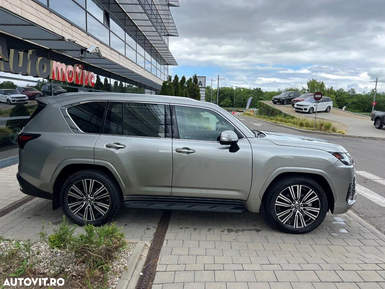 Lexus Seria LX - 7
