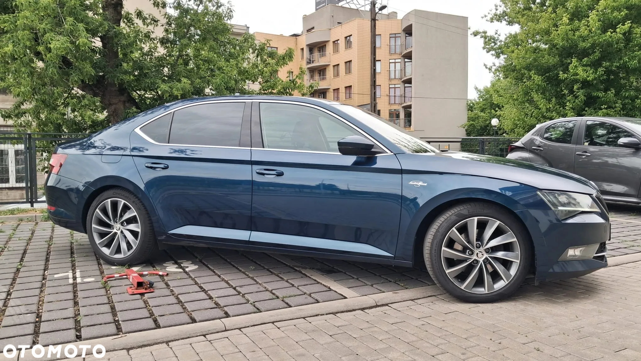 Skoda Superb 2.0 TDI L&K DSG - 2