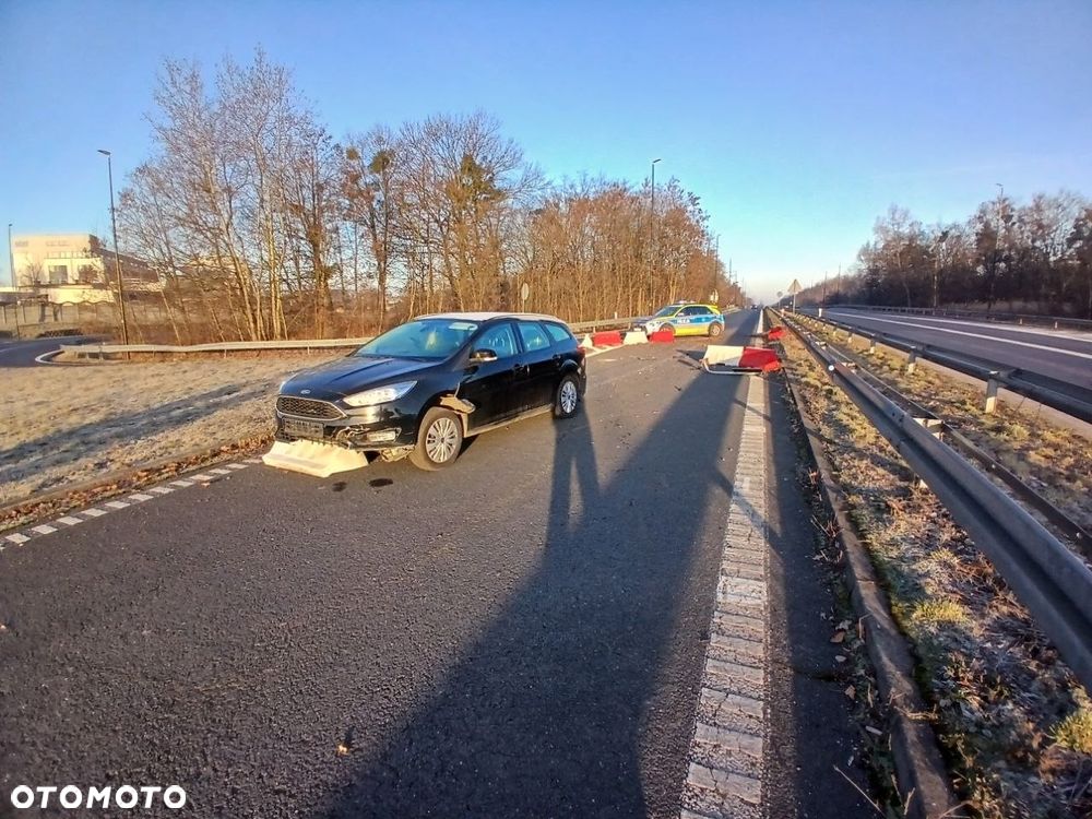 Ford Focus 1.6 Trend PowerShift - 7