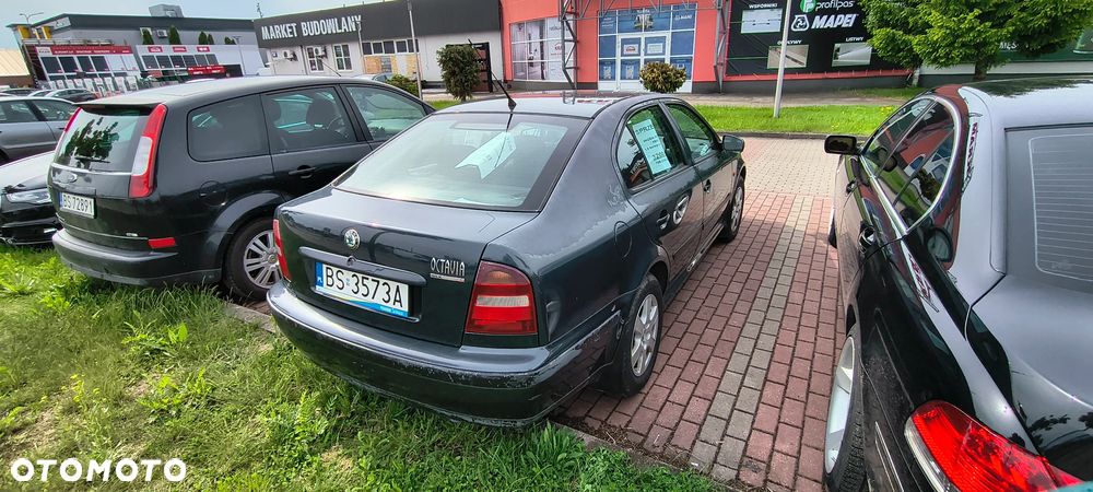 Skoda Octavia 1.6 GLX - 9
