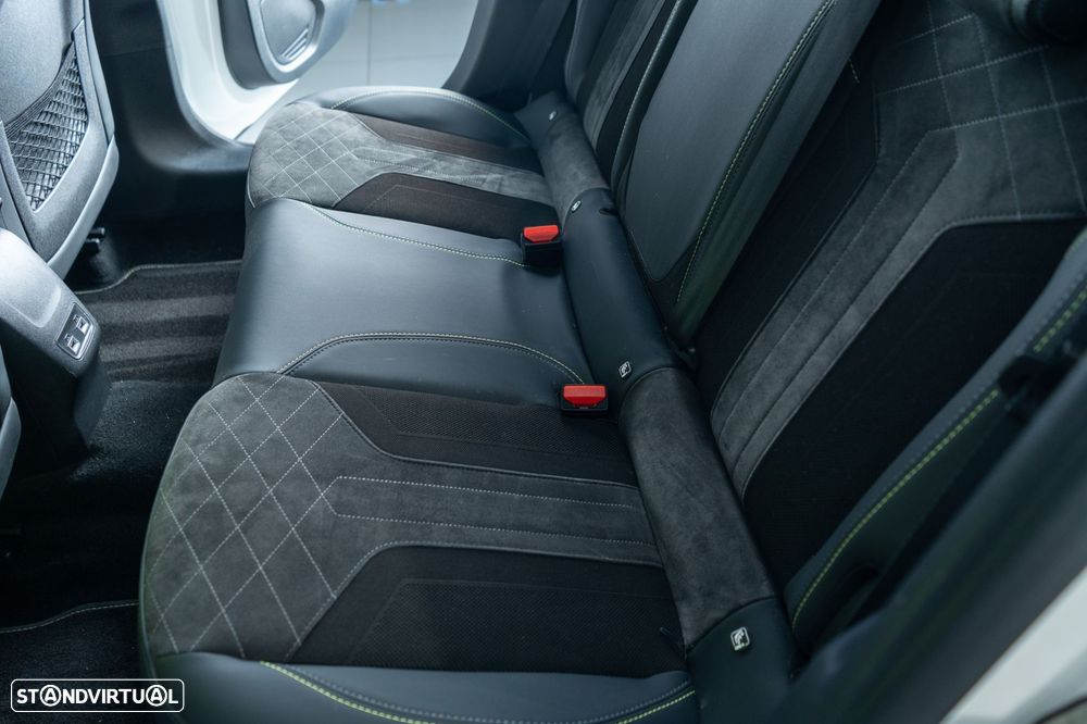 Peugeot 208 PureTech 100 EAT8 GT Pack - 12