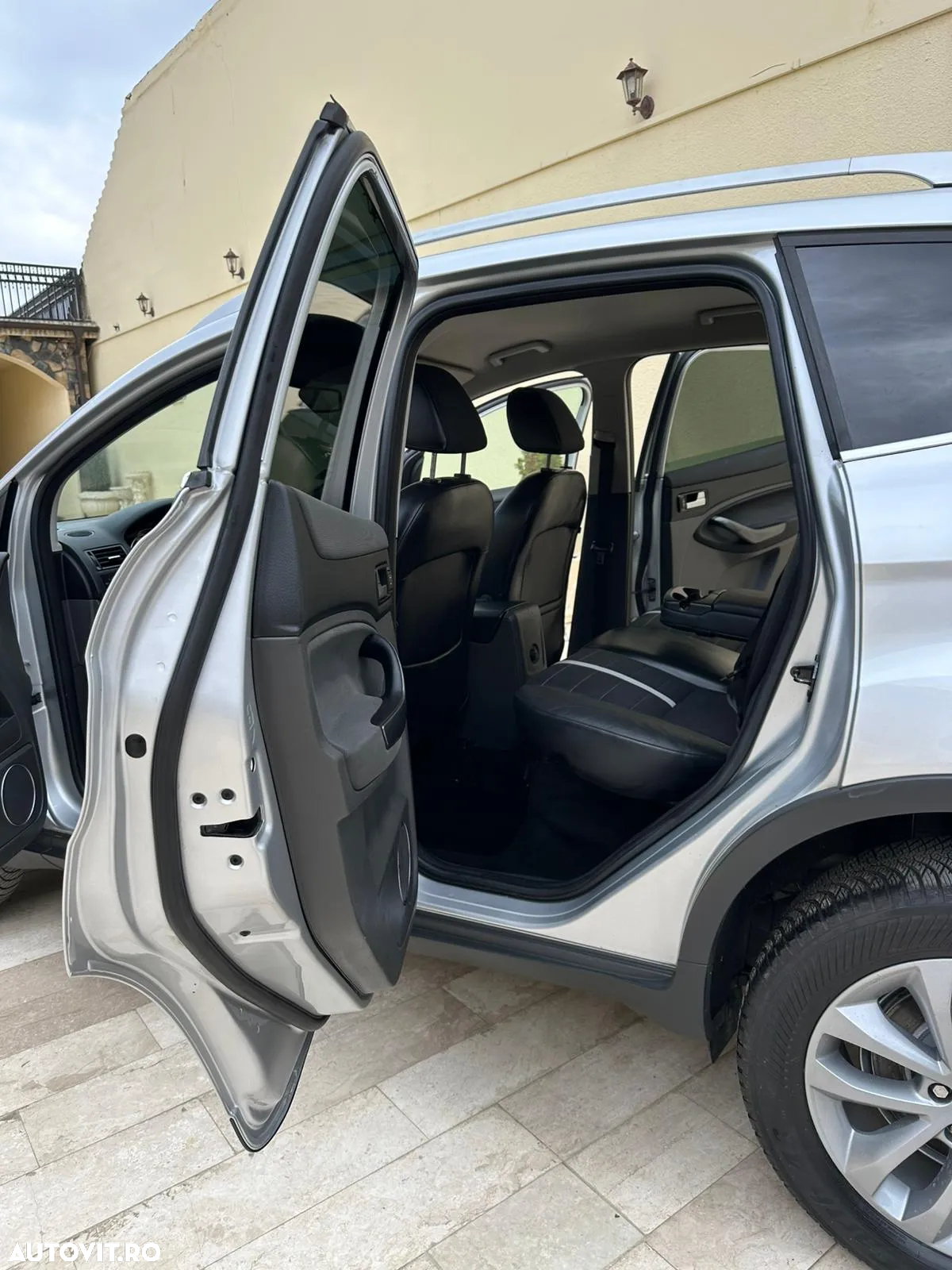 Ford Kuga - 8