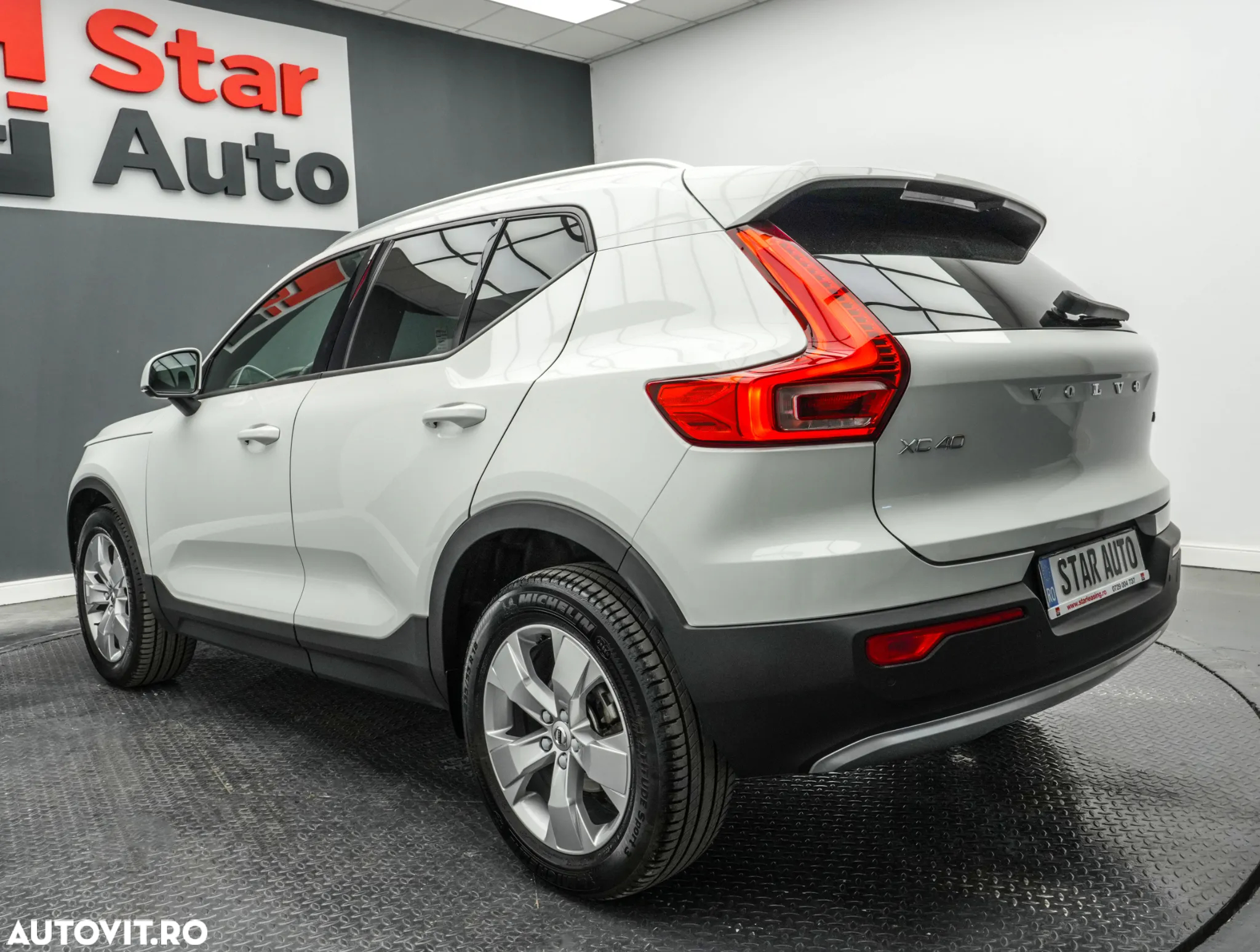Volvo XC 40 T3 AT8 Momentum Pro - 4