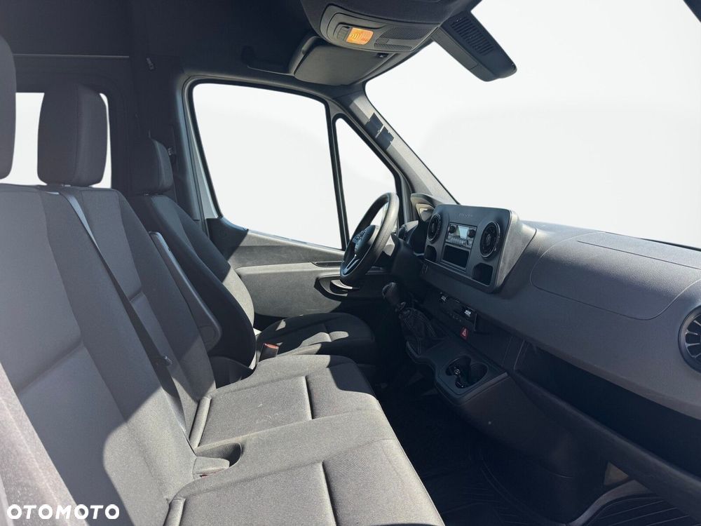 Mercedes-Benz Sprinter - 16