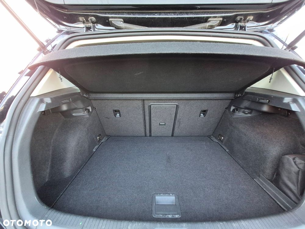 Volkswagen Golf - 24