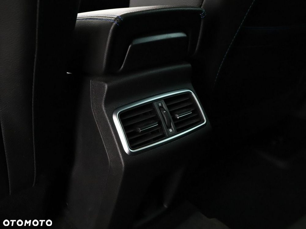 Renault Megane ENERGY TCe 205 EDC GT - 39