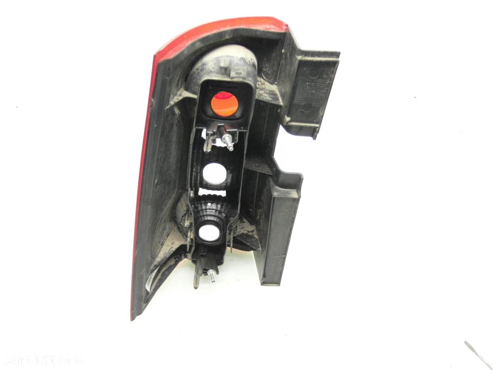 LAMPA PRAWA TYLNA DACIA LOGAN 62420912 8200864610 - 4