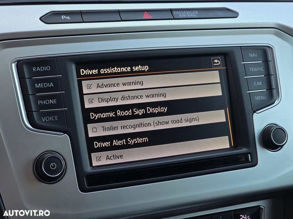 Volkswagen Passat - 25