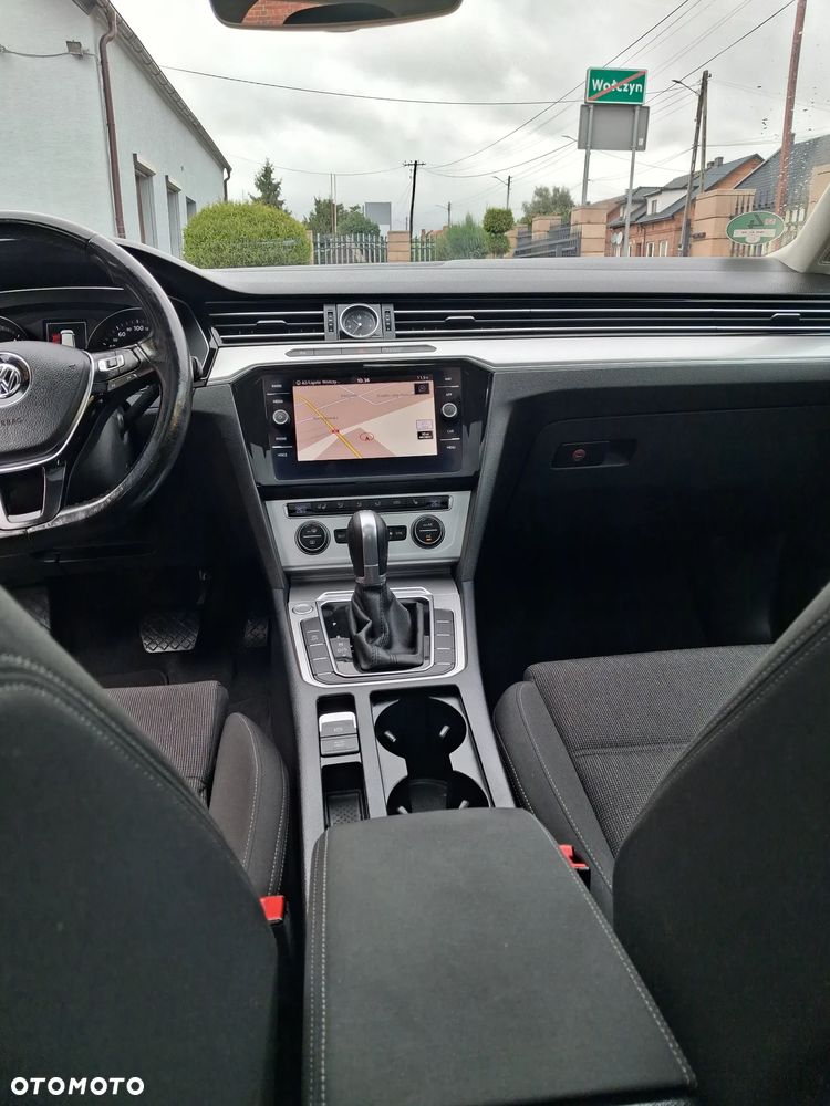 Volkswagen Passat - 12