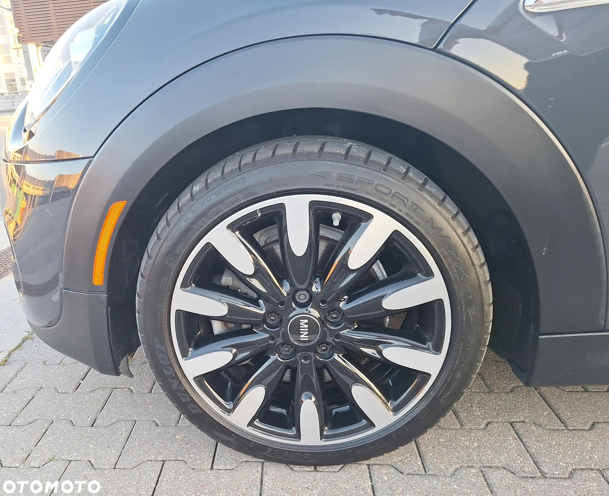 MINI Cooper S Cabrio Sidewalk - 32
