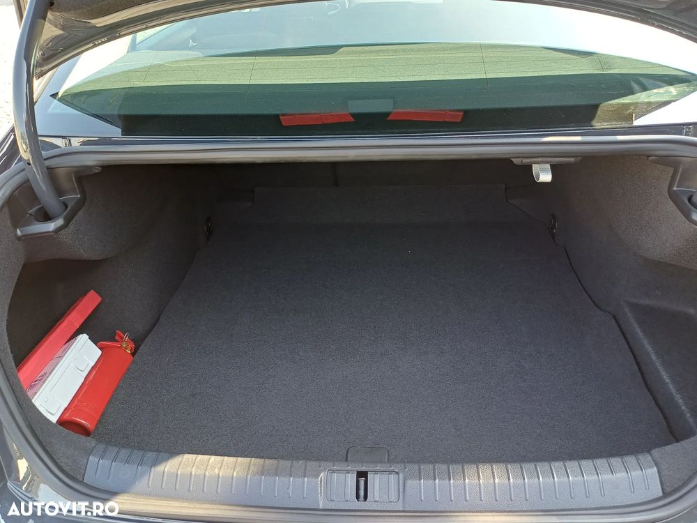 Volkswagen Passat 1.5 TSI ACT DSG Trendline - 9