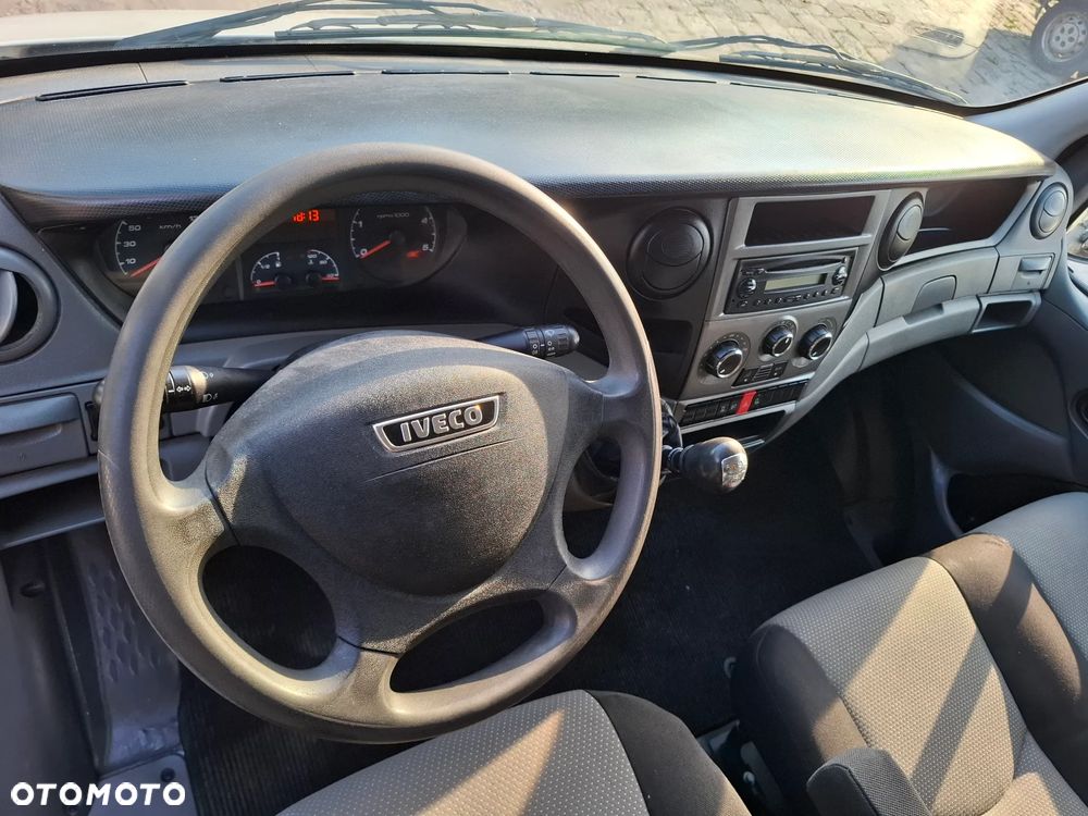 Iveco Daily 35S13 L2H2 ŚREDNIAK Klima HAK 3500KG - 23