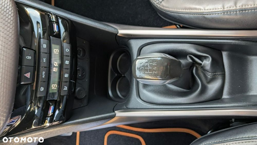 Peugeot 2008 1.6 e-HDi Active S&S - 28