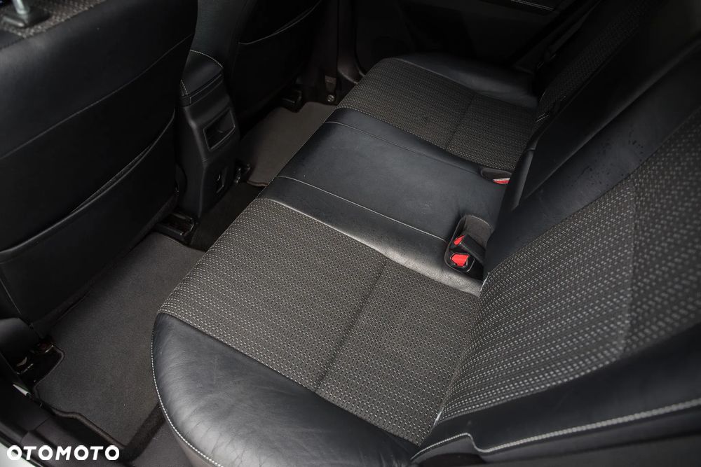 Toyota Auris 1.6 Prestige - 24