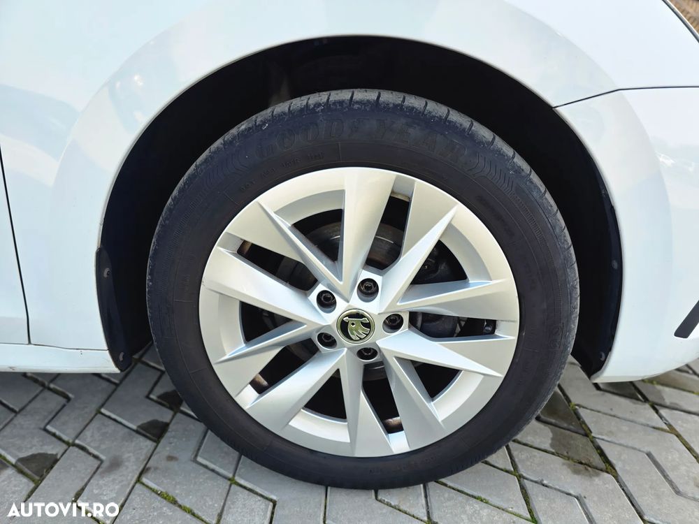 Skoda Octavia 2.0 TDI DSG Style - 3