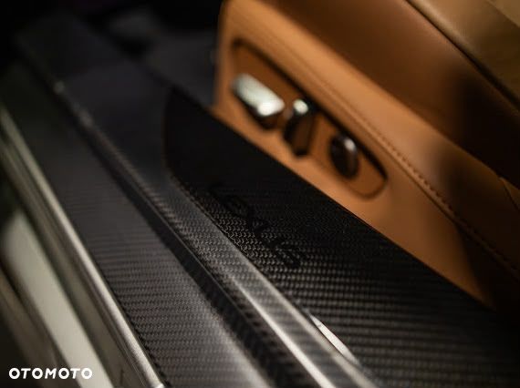 Lexus LC 500h Launch Edition - 11