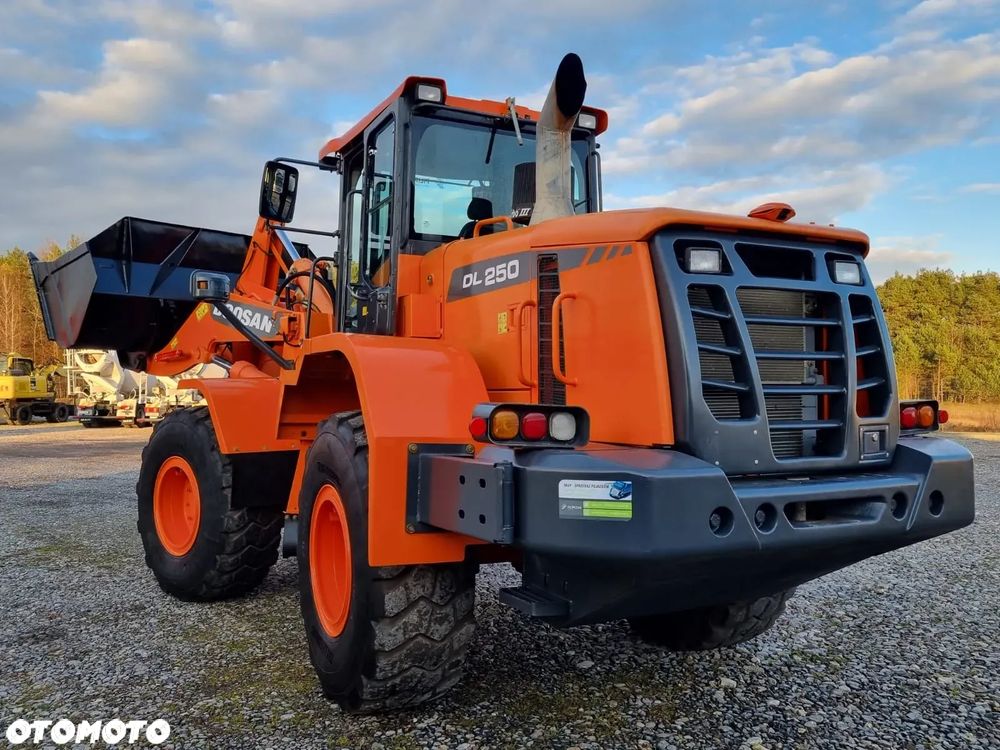 Doosan DL 250 Ładowarka Kołowa 14,4t SUPER STAN Waga Kamera - 25