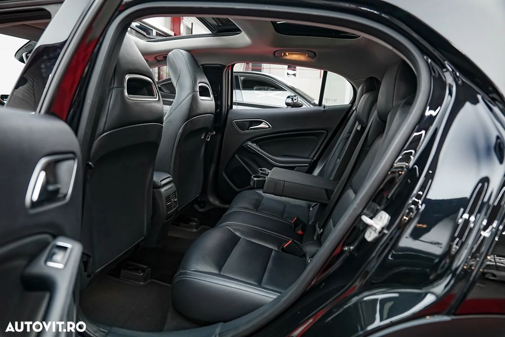 Mercedes-Benz GLA 220 d 4MATIC 7G-DCT - 6