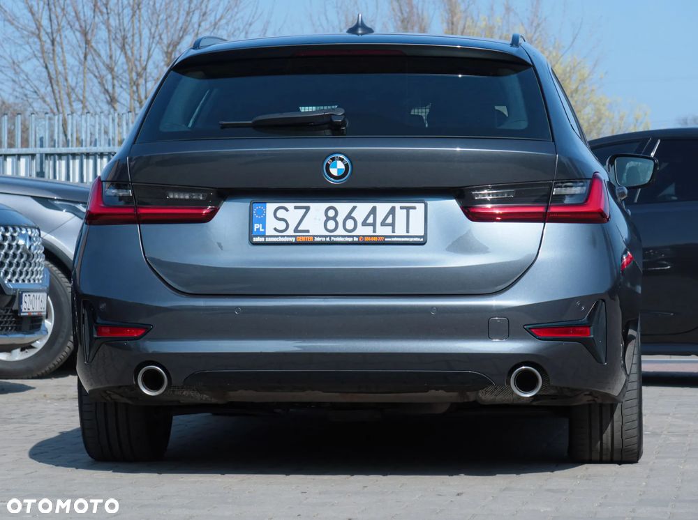 BMW Seria 3 330e Sport Line - 9