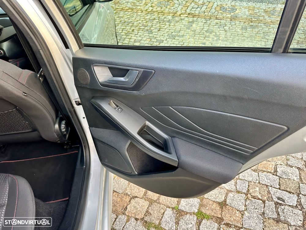 Ford Focus SW 1.0 EcoBoost Hybrid ST-LINE X - 52